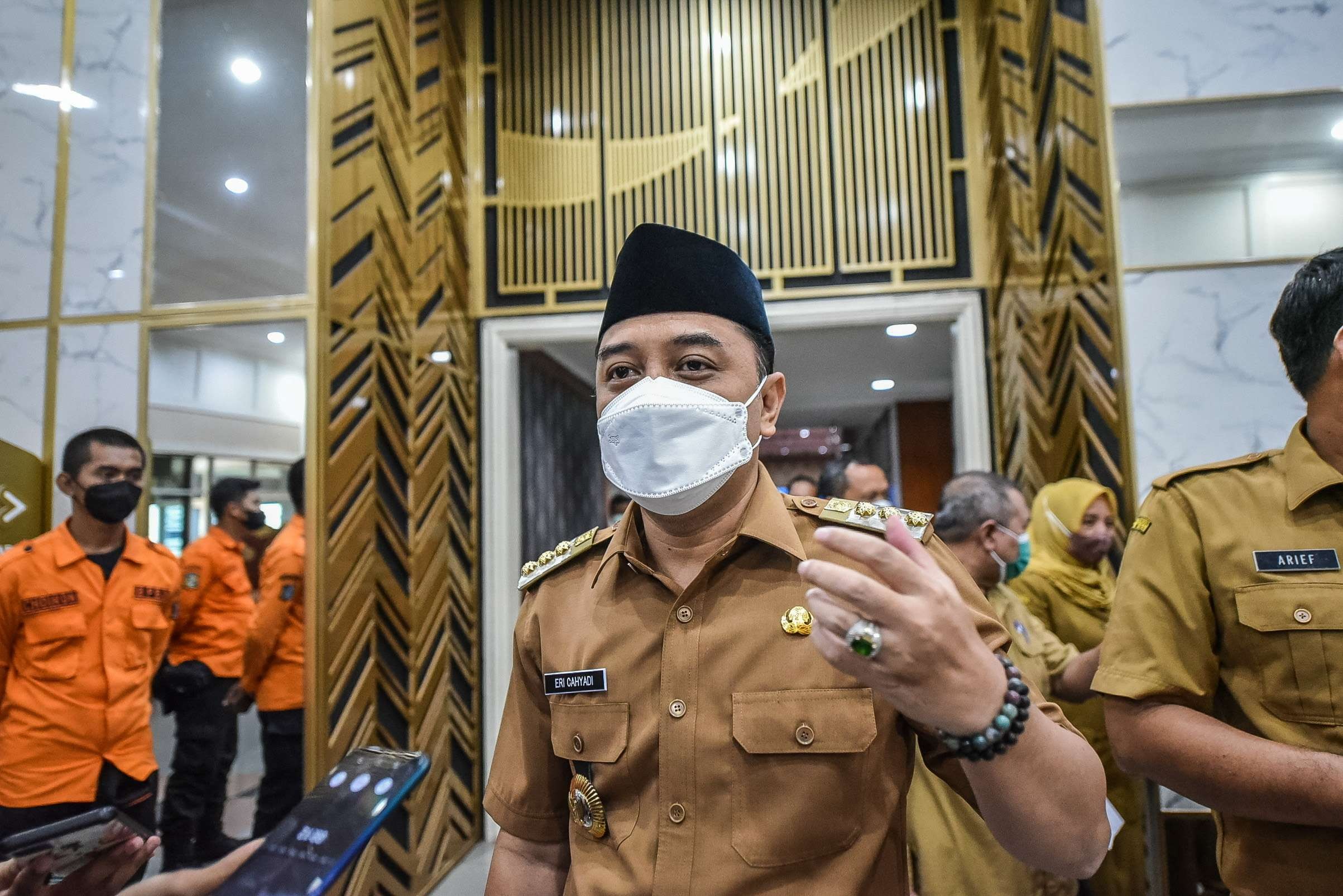 Walikota Surabaya, Eri Cahyadi saat menghimbau masyarakat terkait pelaksanaan Hari Raya Idul Fitri. (Foto: Istimewa)
