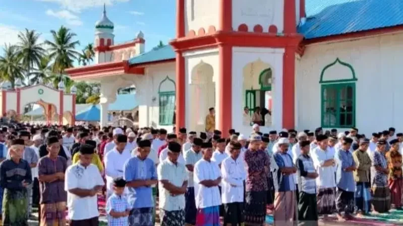 Ribuan pengikut Thariqat Syattariyah di Kabupaten Nagan Raya, Provinsi Aceh, Sabtu, 30 April 2022 sudah melaksanakan Shalat Id. (Foto: Ant)