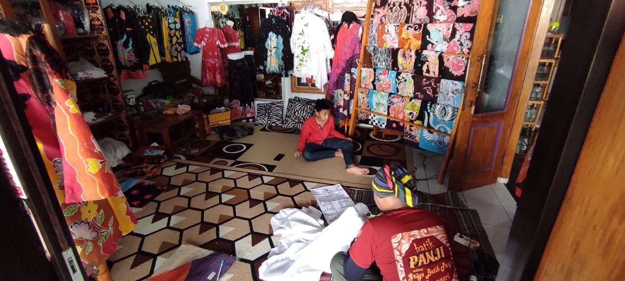 Batik Panji Kediri di  Desa Wonosari, Kecamatan Grogol,  Kabupaten Kediri. (Foto: Fendy Plesmana/Ngopibareng.id)