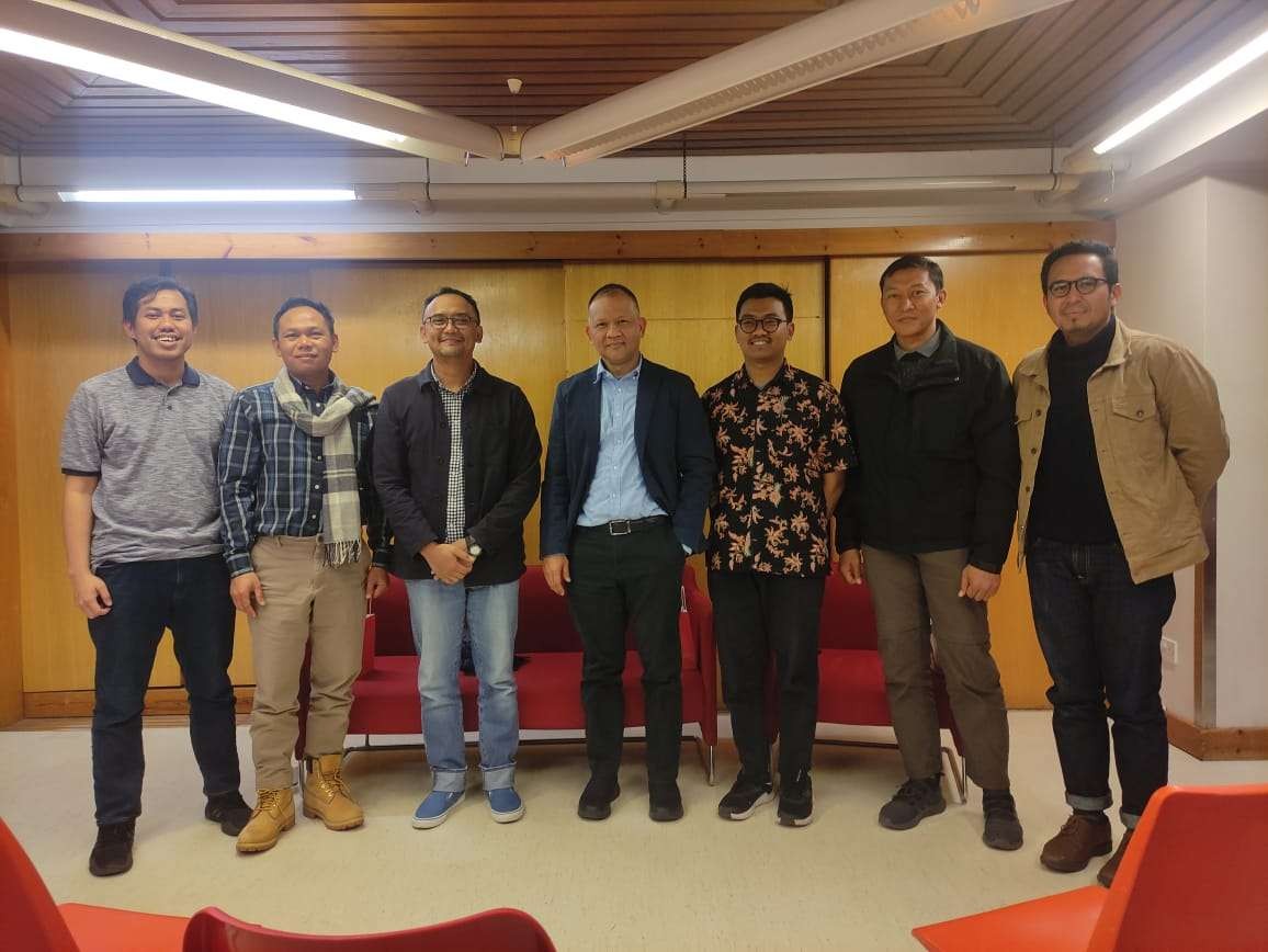 Ketua Perkumpulan Kader Bangsa Dimas Oky Nugroho, PhD, bersama para aktivis PCINU Inggris Raya. (Foto: Istimewa)
