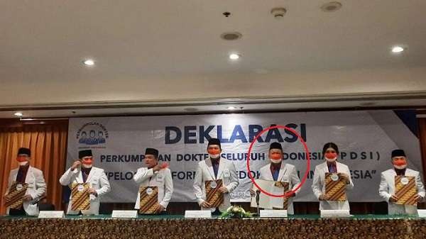 Deklarasi Perkumpulan Dokter Seluruh Indonesia (PDSI) pimpinan brigjen TNI (Purn) dr Jajang Edi Priyanto (dilingkari). (Foto: Istimewa)