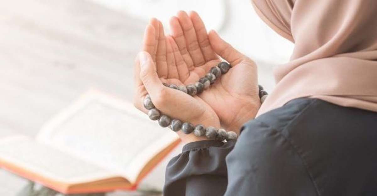 Muslimah sedang berdoa. (Ilustrasi)