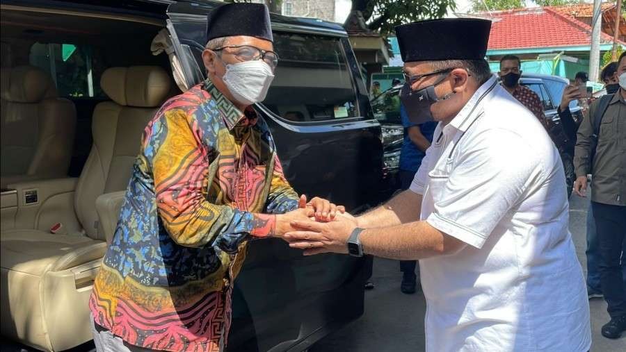 Menteri Agama Yaqut Cholil Qoumas di kediamannya di Leteh, Kabupaten Rembang, Jawa Tengah. (Foto: Kemenag)