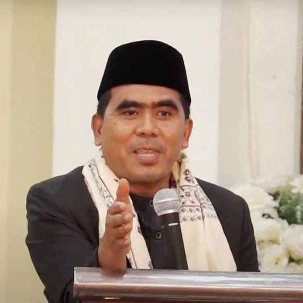 KH Abdul Ghofur Maimoen, Pengasuh Pondok Pesantren Al-Anwar Sarang Rembang, Jawa Tengah. (Foto: Istimewa)