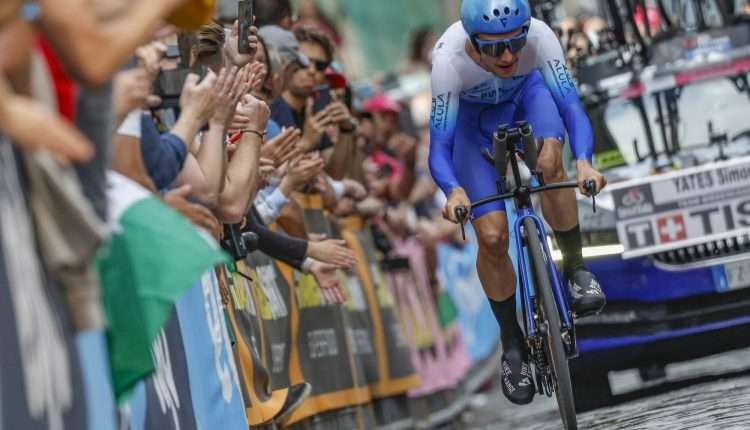 Simon Yates (Team BikeExchange-Joyco) memenangkan etape 2 Giro d'Italia secara menakjubkan. (Foto: Istimewa)
