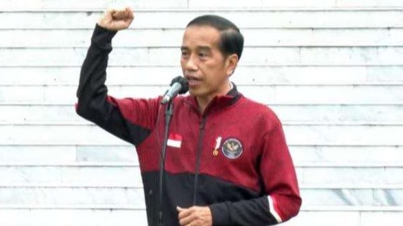 Presiden Jokowi memberangkatkan kontingen Indonesia di SEA Games Vietnam. (Foto: Setpres)