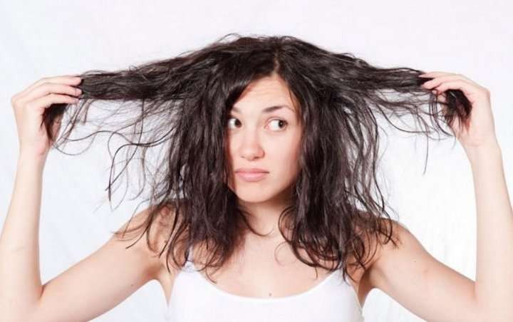 Ilustrasi cara mengatasi rambut lepek berkeringat akibat cuaca panas. (Foto: Istimewa)