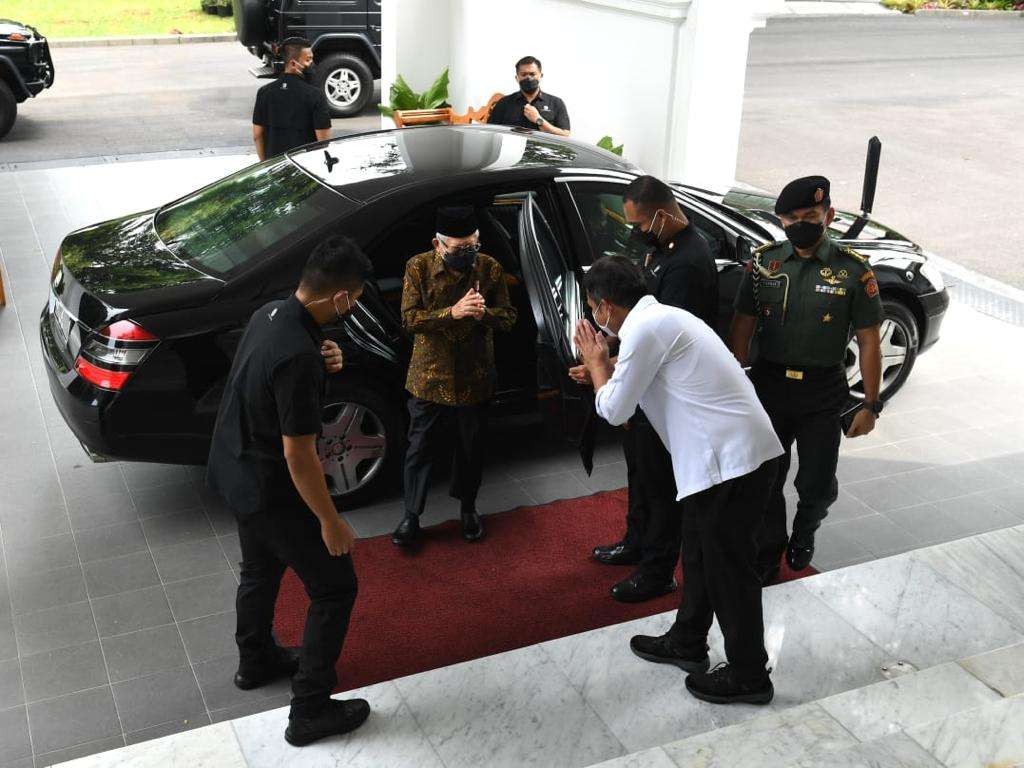 Presiden Jokowi dan Wapres Ma'ruf Amin bersilaturahmi di hari pertama kerja, usai libur dan cuti bersama Lebaran, pada Senin 9 Mei 2022. (Foto: Istimewa)