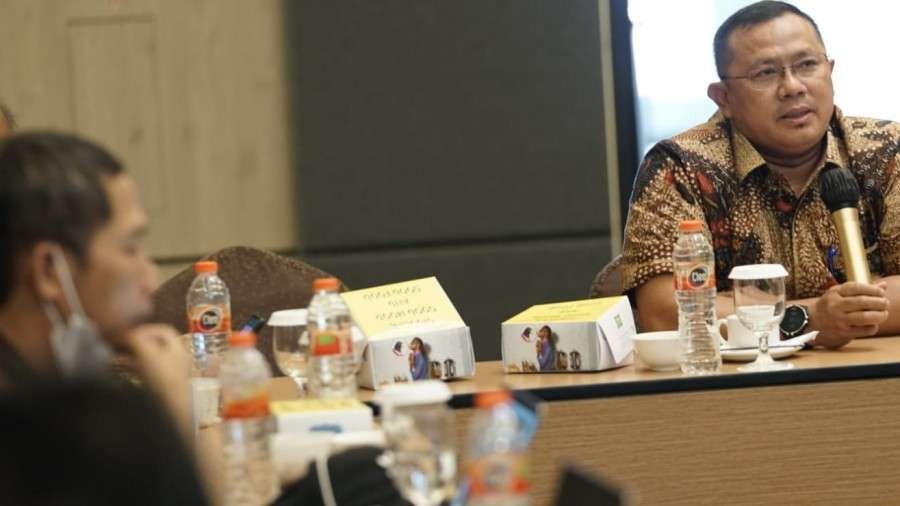 Direktur Pelayanan Haji Dalam Negeri Saiful Mujab memimpin rapat finalisasi data jemaah berangkat musim haji 1443H. (Foto: Kemenag)