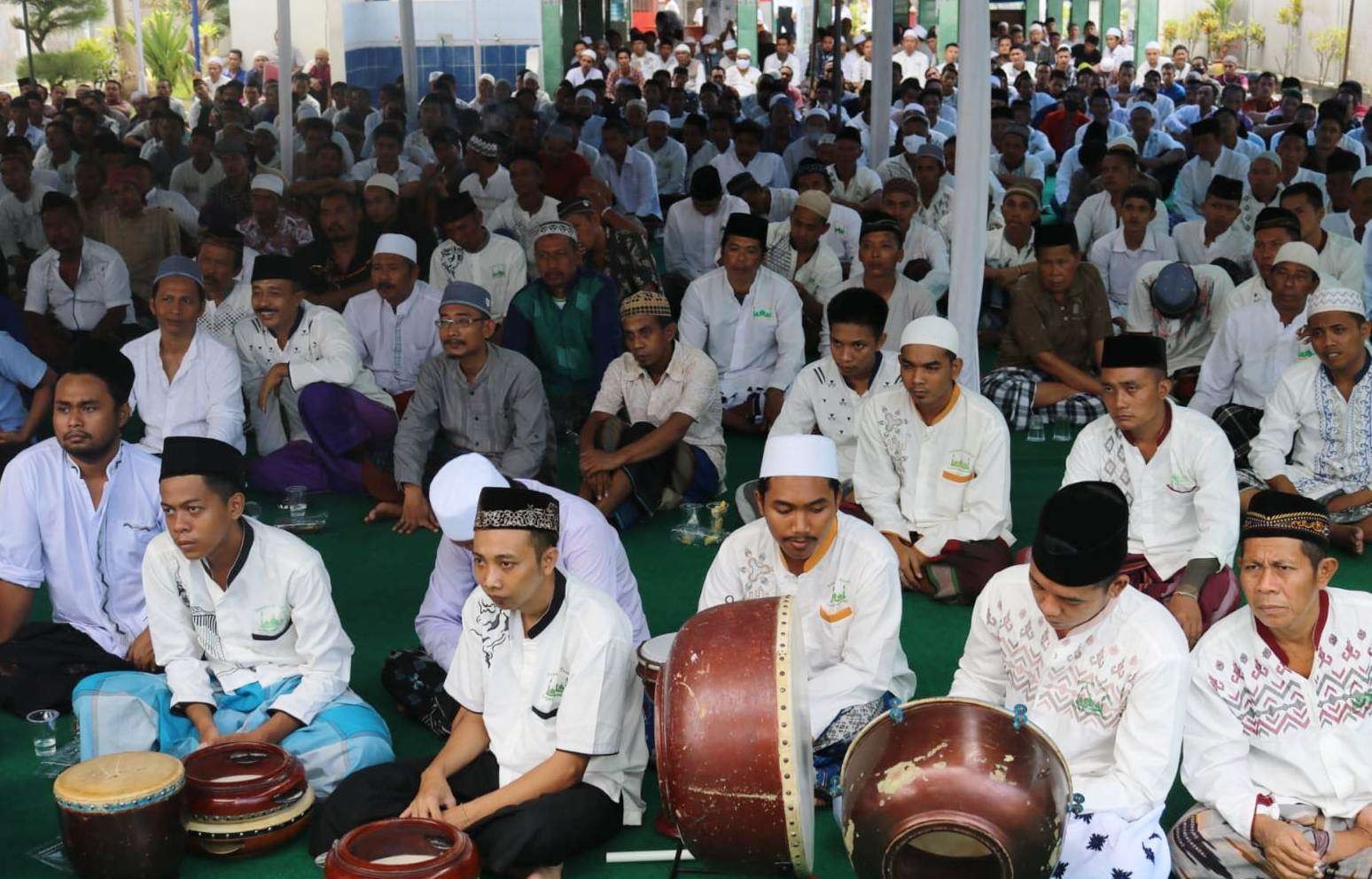 Ratusan warga binaan mendengarkan tausiah dari KH. Abdul Gofar. (Foto: Istimewa)