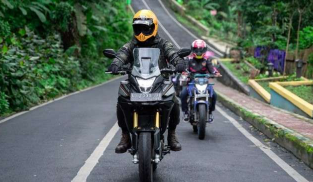 Berkendara menggunakan sepeda motor di daerah pegunungan. (Foto: MPM Honda Jatim)