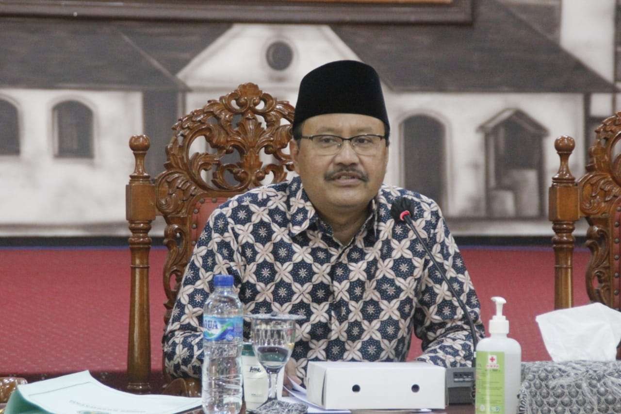 Walikota Pasuruan Saifullah Yusuf (Gus Ipul) memimpin rapat percepatan vaksinasi booster (Foto: istimewa)