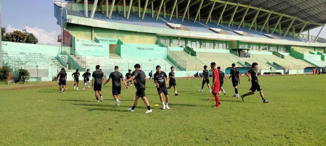 Pemain Arema FC saat berlatih. (Foto: Instagram/@aremafcofficial)