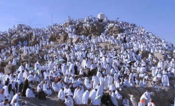Ilustrasi jemaah haji saat melaksanakan wukuf di Padang Arafah, yang merupakan puncak dari ibadah haji. (Foto: Istimewa)