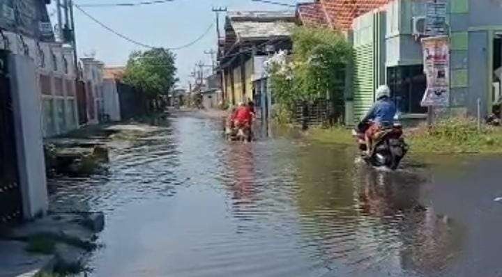 Banjir rob terjang tiga desa di Kabupaten Pasuruan, Jawa Timur. (Foto: Istimewa)