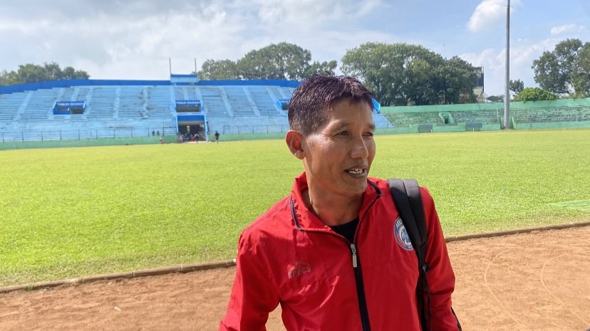 Eks striker Timnas Indonesia, Singgih Pitono, saat berada di Stadion Gajayana, Kota Malang, Jawa Timur. (Foto: Lalu Theo/Ngopibareng.id)