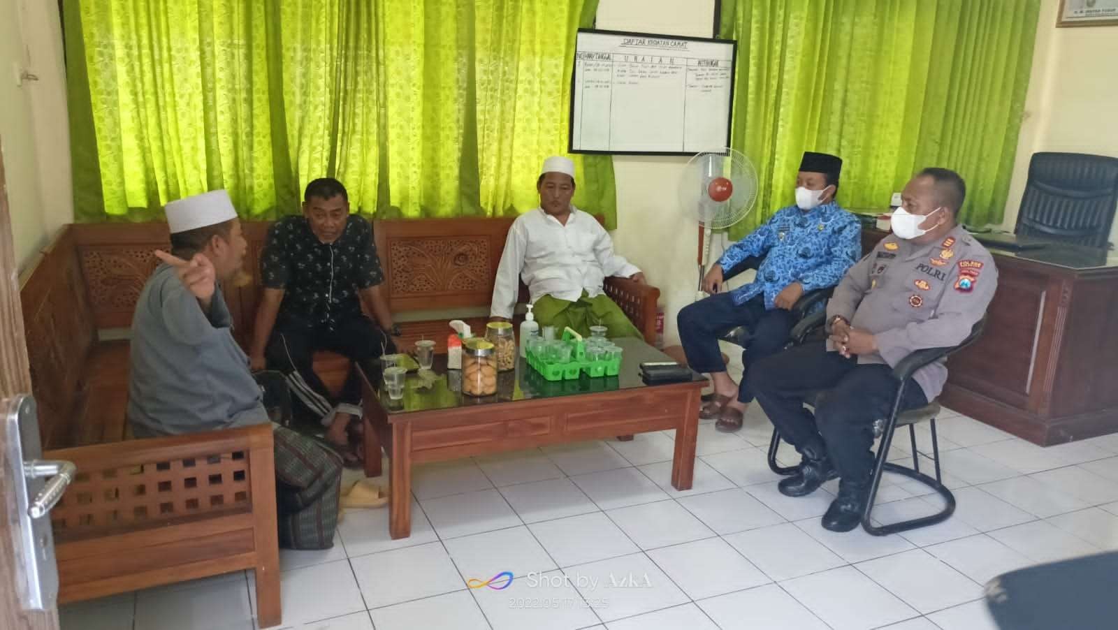 Dialog persuasif MUI, aparat dan penganut aliran menyimpang di Purwosari, Kabupaten Pasuruan, Jawa Timur. (Foto: Istimewa)
