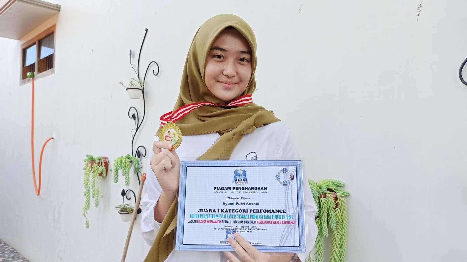 Ayumi Putri Sasaki Siswi Kelas IX SMA Taruna Bhayangkara Banyuwangi menjadi wakil Jawa Timur sebagai anggota Paskibraka Nasional (Foto:Muh Hujaini/Ngopibareng.id)