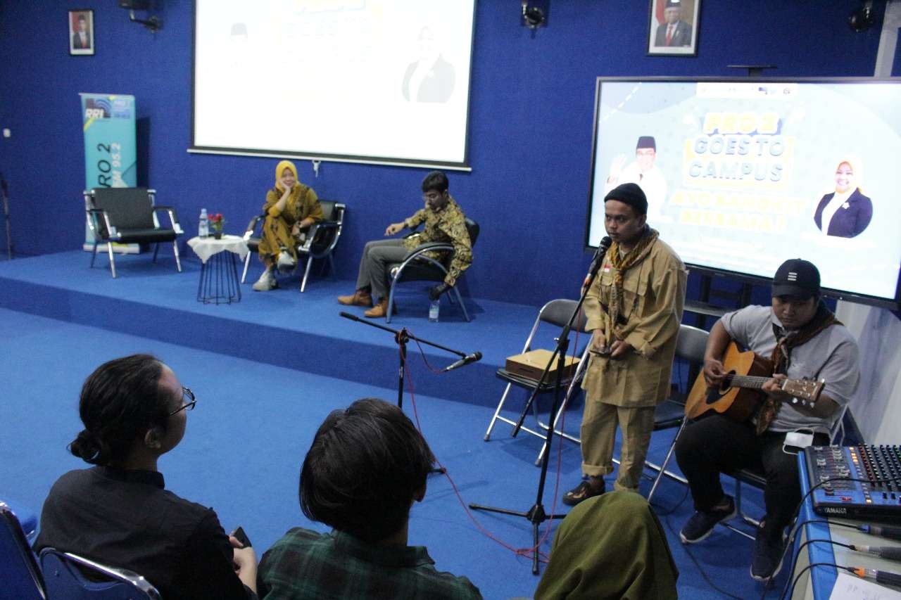 STIKOSA-AWS memperingati Harkitnas bekerja sama Radio Republik Indonesia-RRI Pro 2 Surabaya, menggelar RRI Pro 2 Goes To Campus “Ayo Bangkit Bersama, Jumat 20 Mei 2022. (Foto: Istimewa)