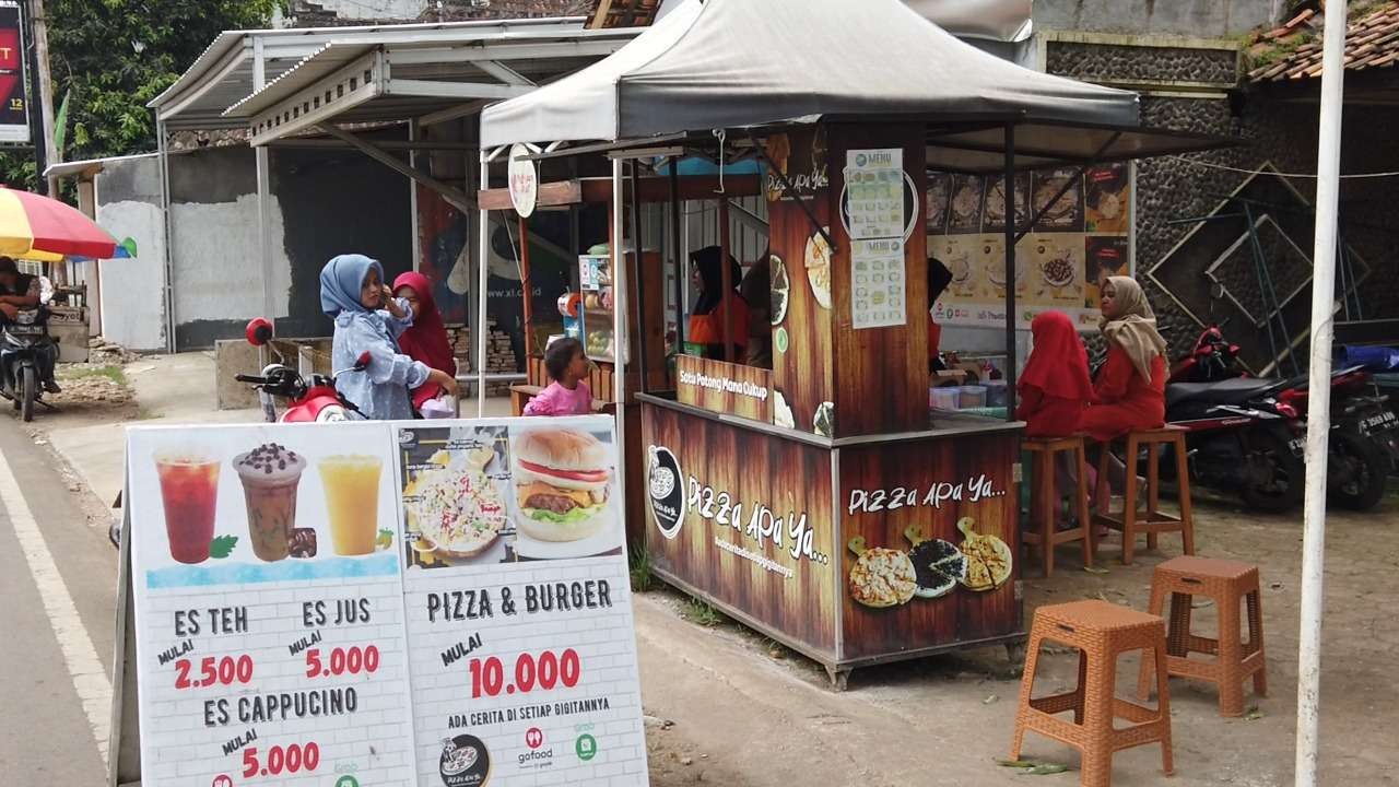 Kedai pizza di Jalan Raya Wonopringgo, Kabupaten Pekalongan, Jawa Tengah. (Foto: Istimewa)