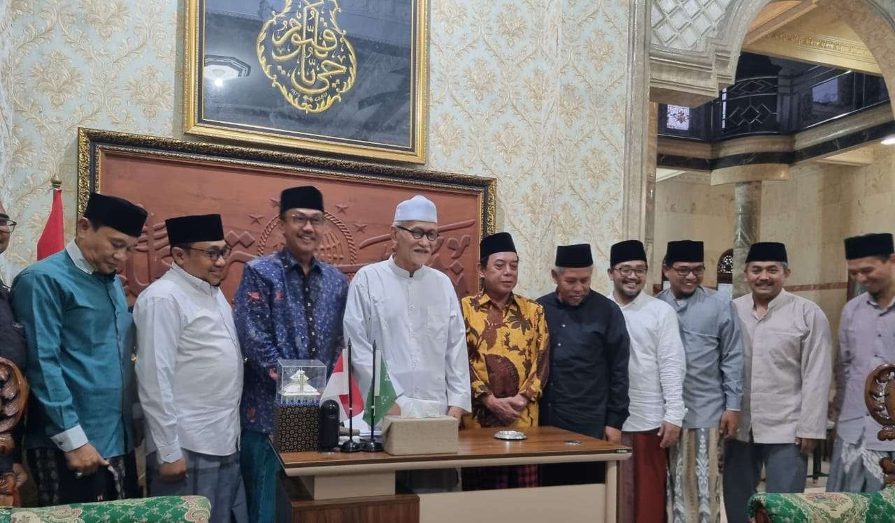 Rais Aam PBNU KH Miftachul Akhyar bersama jajaran pimpinan PWNU Jawa Timur. (Foto:Istimewa)