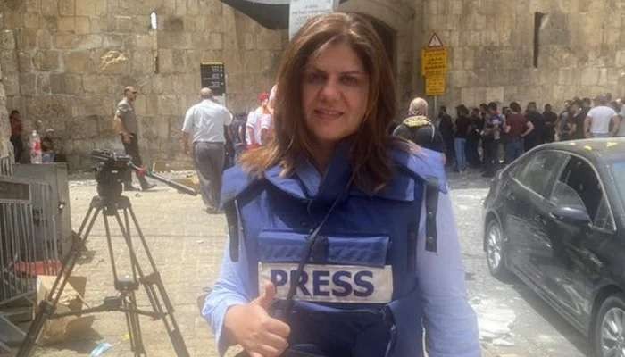 Jurnalis veteran Aljazeera Shireen Abu Aqleh saat bertugas di Palestina. (Foto: Istimewa)