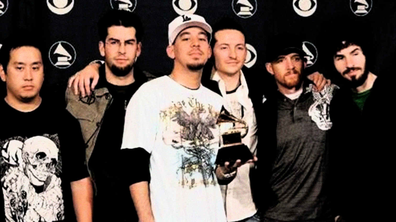 Grup band Linkin Park formasi lengkap sebelum Chester Bennington (keempat kiri) tewas bunuh diri. (Foto: Istimewa)