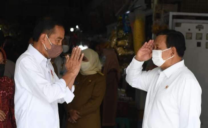Ilustrasi Prwsiden Jokowi bersama Menhan Prabowo Subianto saling memberi hormat ( foto: Setpres)