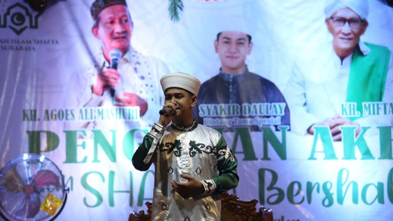 Syakir Daulay, penyanyi dan hafizh Indonesia hadir dalam harlah Sekolah Islam Shafta Minggu malam. (Foto: Istimewa)