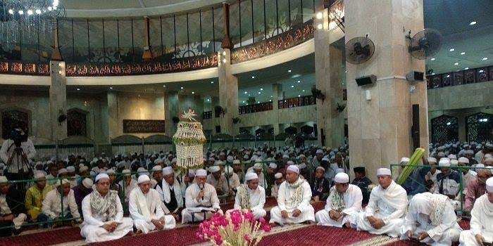 Aktivitas umat Islam dalam berzikir bersama di masjid. (Foto:istimewa)