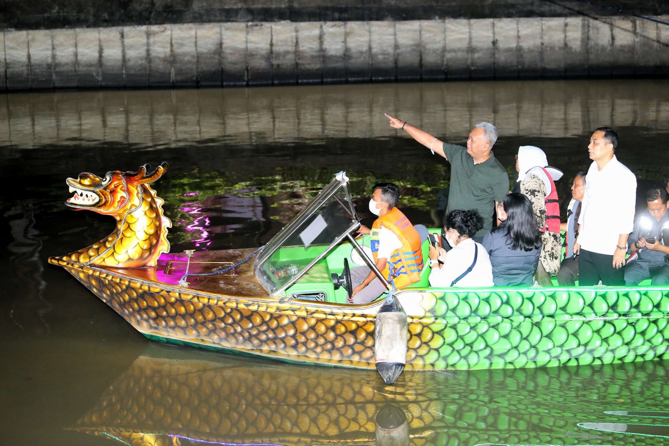 Walikota Eri Cahyadi saat menyusuri wisata sungai Kalimas Kota Surabaya. (Foto: Istimewa)