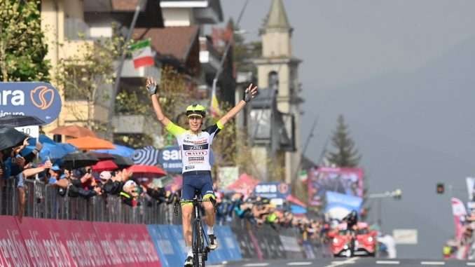 Jan Hirt (Intermarché-Wanty-Gobert) meraih kemenangan pertama di Grand Tour secara emosional. (Foto: Istimewa)