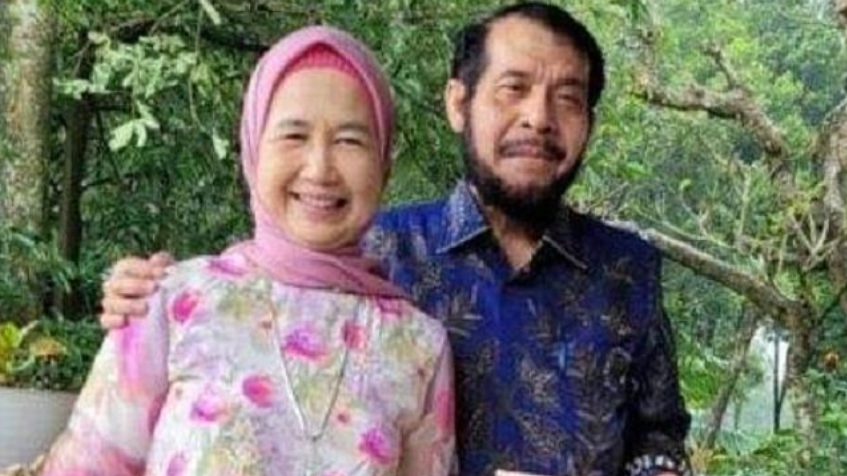 Ketua Mahkamah Konstitusi Anwar Usman resmi menjadi suami dari adik Presiden Joko Widodo, Idayati. Akad nikah keduanya berlangsung di Solo. (Foto: Twitter)