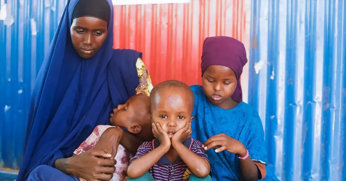 Kondisi yang menyedihkan di Somalia mengundang perhatian dunia. Tampak, keluarga yang terdampakan bencana kelaparan di Somalia (Foto: Reuters)