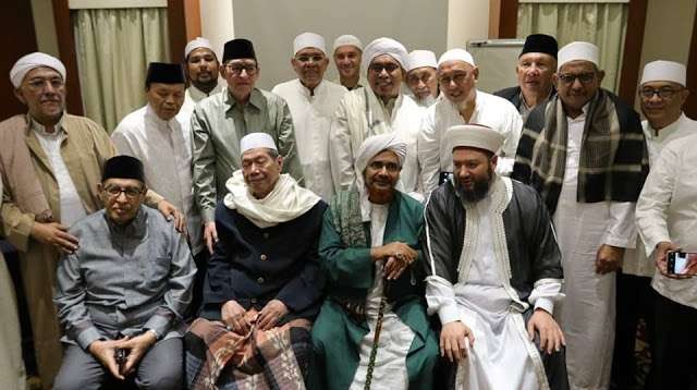 Habib Umar bin Hafidz dan para ulama Indonesia. (Foto: Istimewa)