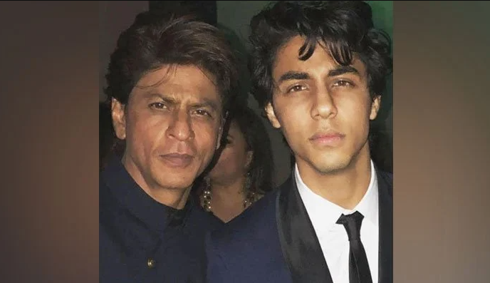 Aktor Bollywood Shah Rukh Khan dan putranya, Aryan Khan. (Foto: Istimewa)