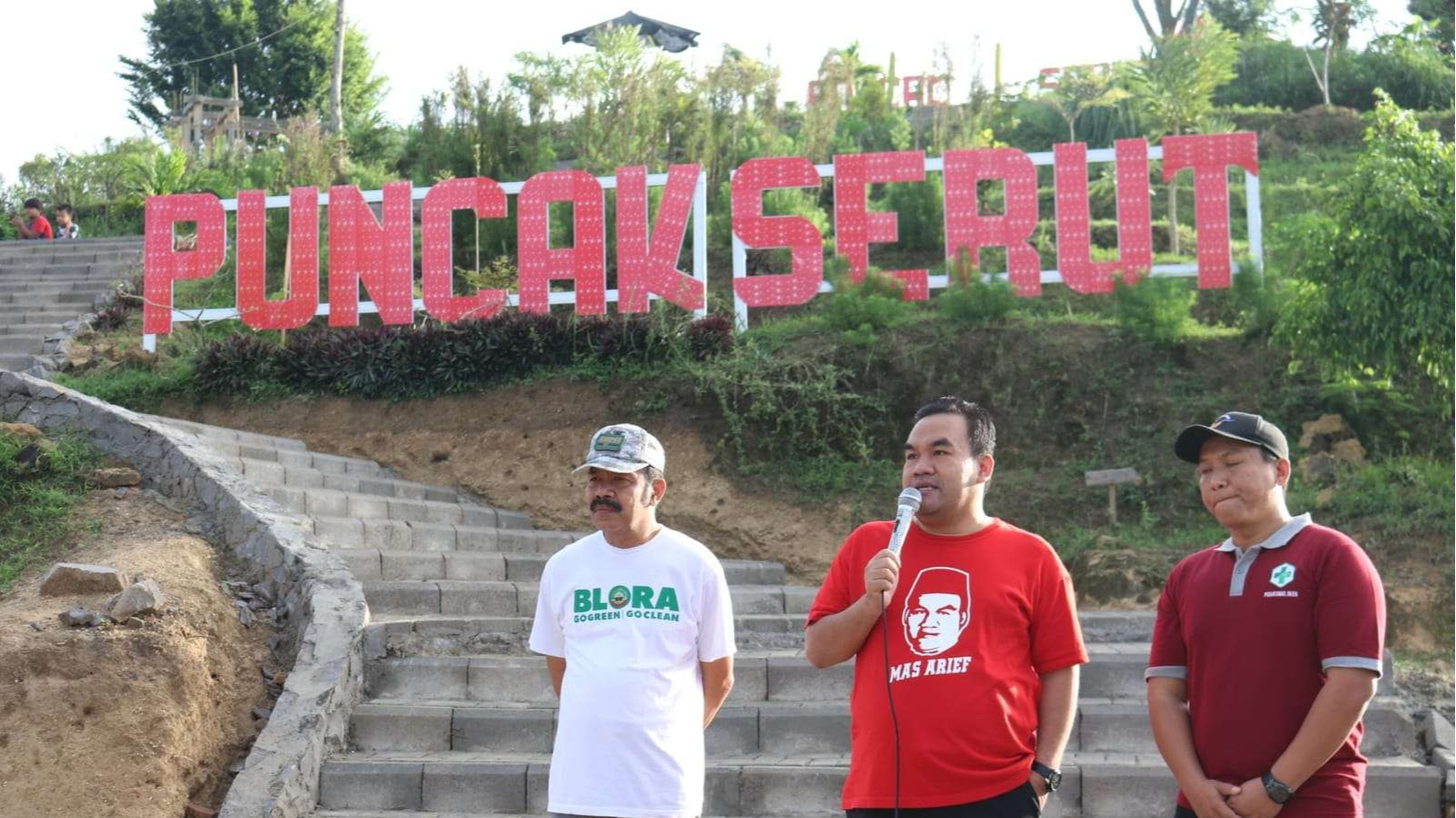 Bupati Blora, Arief Rohman saat berada di Puncak Serut dalam rangka peringatan Hari Hipertensi sedunia. (Foto: Ahmad Sampurno/Ngopibareng.id)