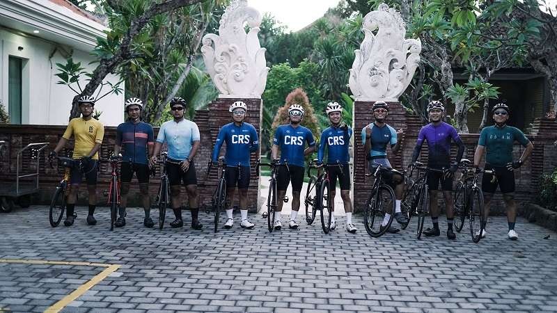 Mbamboengers Cycling Culture atau MBR.CC (dari kiri) Dodo, Puput, Jhoe, Reza, Danny Kusuma, Zacky, Sigit, Dadang, dan Anwar. (Foto: Istimewa)