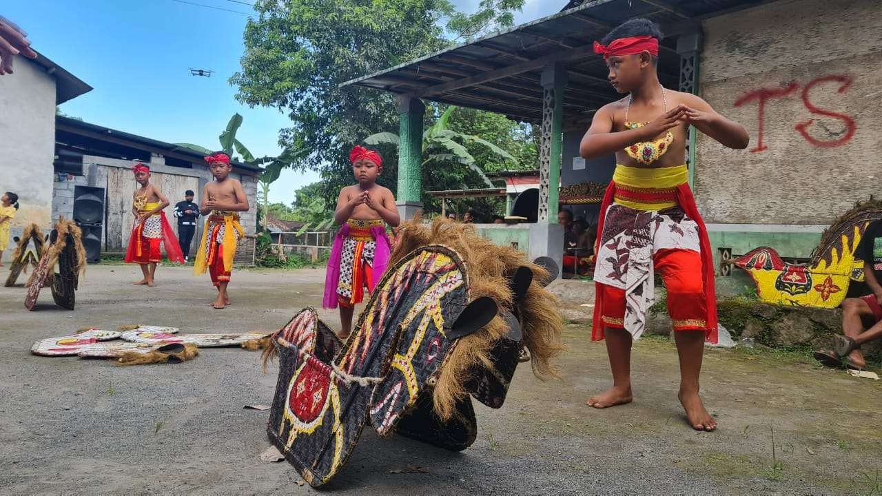 Aktivitas warga Desa Tangkil, Kecamatan Kemalang, Kabupaten Klaten, Jawa Tengah. (Foto: Ist)