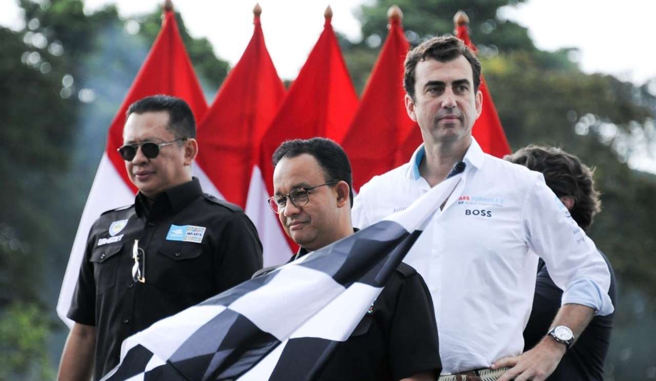 Gubernur DKI Jakarta, Anies Baswedan bersama Ketua Umum IMI, Bambang Soesatyo promosi balap mobil Formula E. ( Foto: Istimewa)
