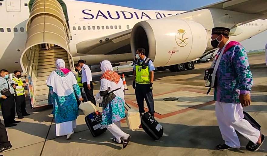 Jemaah haji jatim kloter pertama berangkat dari Bandara Juanda (foto: istimewa)