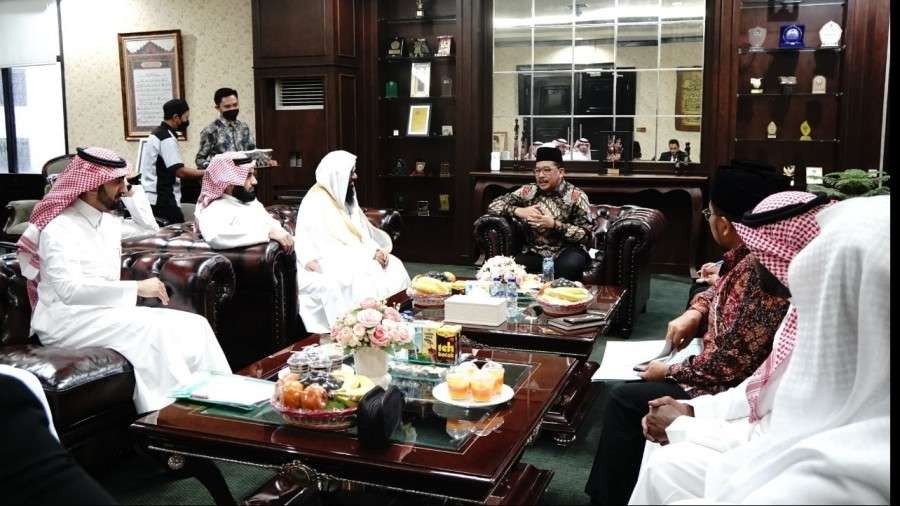 Wamenag Zainut Tauhdi Sa'adi menerima kunjungan Atase Agama Kedutaan Besar Arab Saudi Ahmed bin Essa Al Hazmi, di Kantor Kementerian Agama, Jakarta. (Foto: Kemenag)