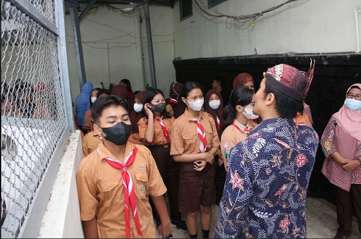 Siswa SD di Surabaya diajak keliling 'mengikuti' jejak Bung Karno. (Foto: Istimewa)
