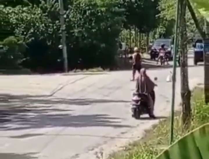 Tangkapan layar video pria yang diduga ODGJ mengamuk (Foto: Khoirul Huda/Ngopibareng.id)
