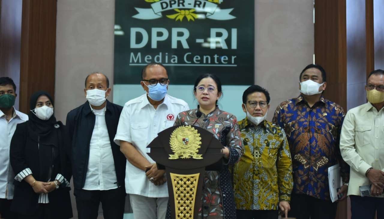 Ketua DPR Puan Maharani bersama Ketua dan Anggota KPU (Foto: istimewa)