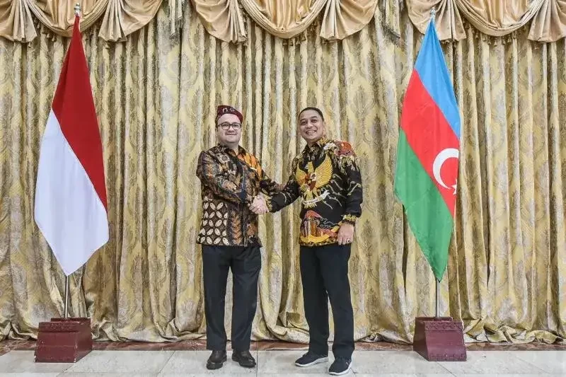 Walikota Eri Cahyadi bertemu dengan Duta Besar (Dubes) Republik Azerbaijan untuk Republik Indonesia H.E. Jalal Sabir Mirzayev di Balai Kota Surabaya, Senin, 6 Juni 2022. (Foto: Dokumen Pemkot Surabaya)