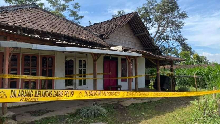 Tempat kejadian perkara pembunuh nenek di Karangploso, Kabupaten Malang. (Foto: Lalu Theo/Ngopibareng.id)