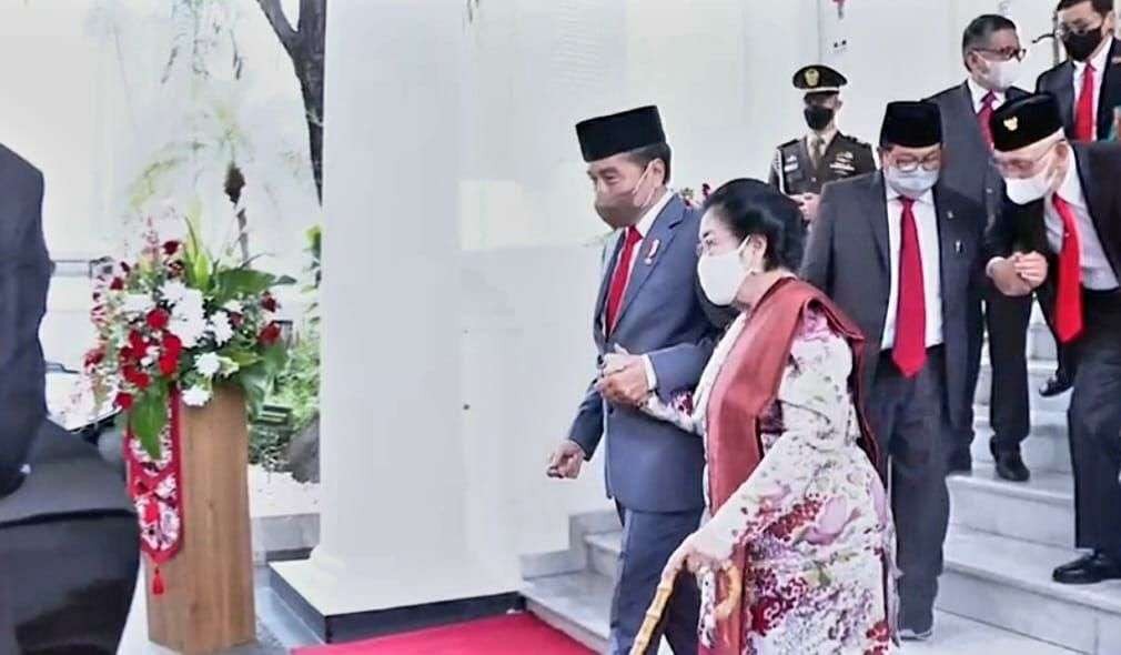 Hubungan antara Presiden Joko Widodo dan Megawati Soekarnoputri dikabarkan sedang merenggang. Sekjen DPP PDIP, Hasto Kristiyanto membantah isu itu. (Foto: ist)