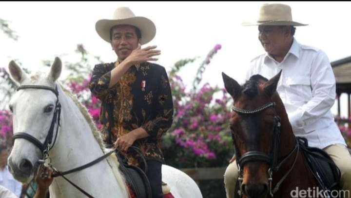 Presiden Jokowi bersama Ketua Umum Partai Gerinda Prabowo Subianto, salah satu nama yang masuk bursa Capres 2024 ( foto: istimewa)