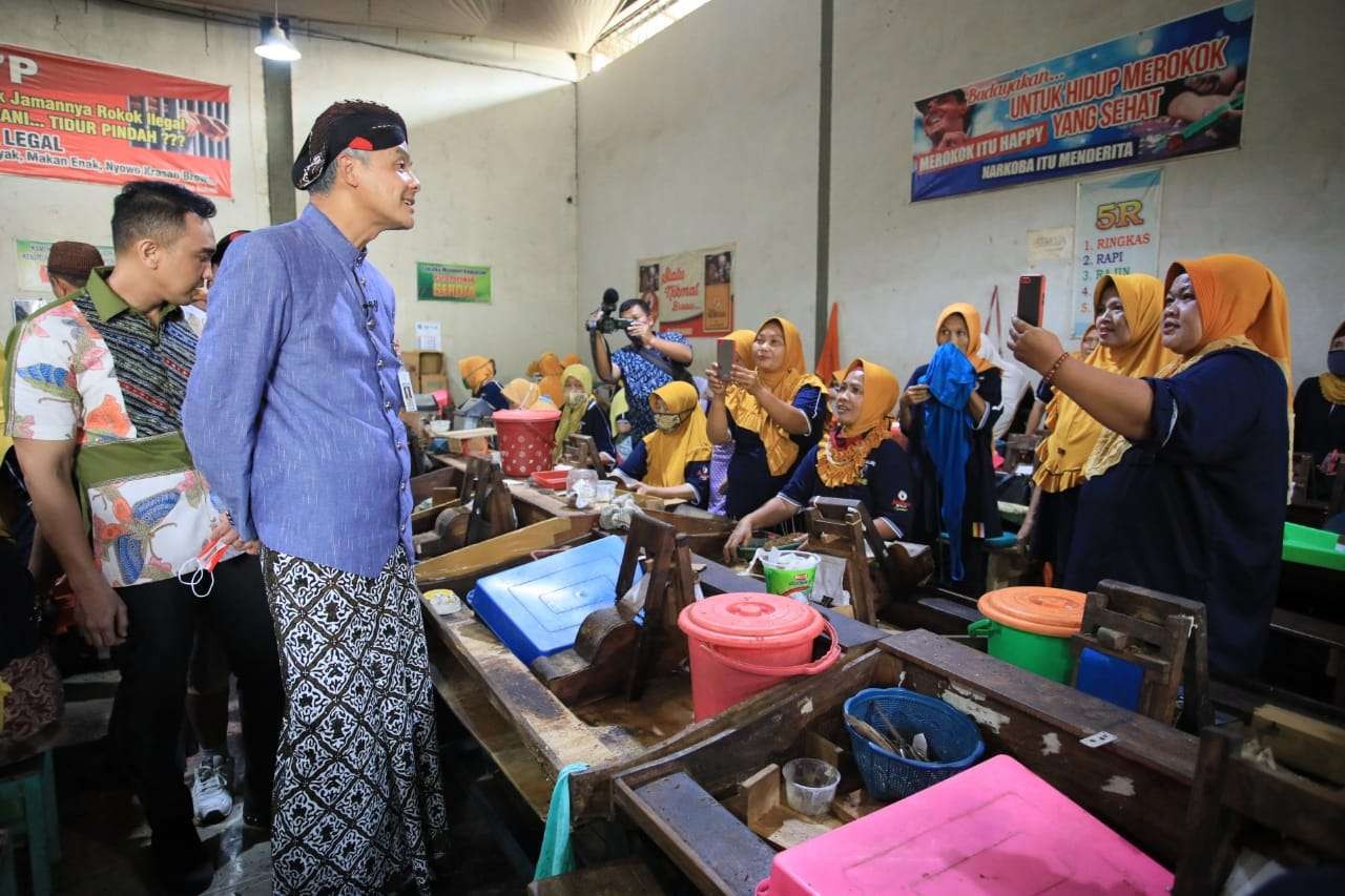Gubernur Ganjar Pranowo mencatat, Dana Bagi Hasil Cukai Hasil Tembakau Jawa Tengah Rp 879,96 miliar. (Foto: Istimewa)